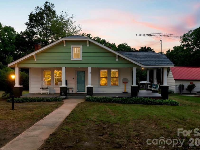 44 Dulin Drive, Concord, NC 28027.  MLS# CAR4376596, YatesRealty ID 27821. 