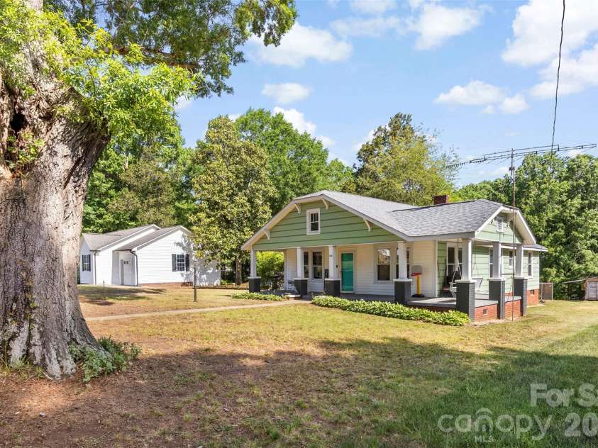 44 Dulin Drive, Concord, NC 28027.  MLS# CAR4376596, YatesRealty ID 27821. 