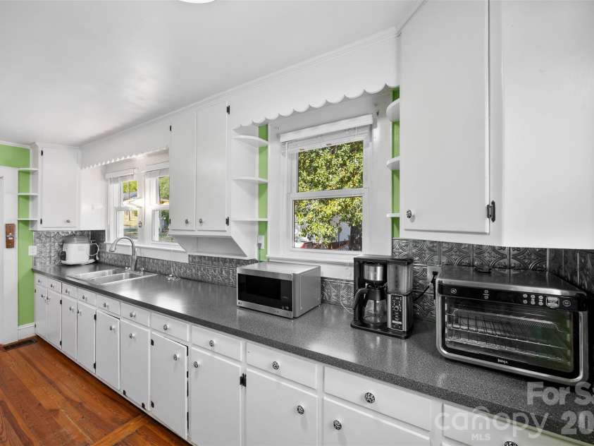 44 Dulin Drive, Concord, NC 28027.  MLS# CAR4376596, YatesRealty ID 27821. 