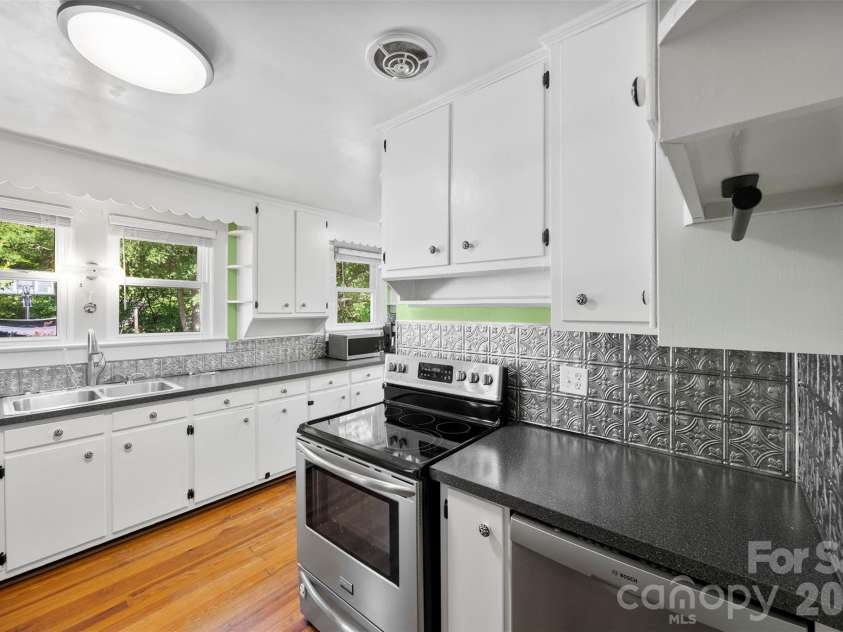 44 Dulin Drive, Concord, NC 28027.  MLS# CAR4376596, YatesRealty ID 27821. 