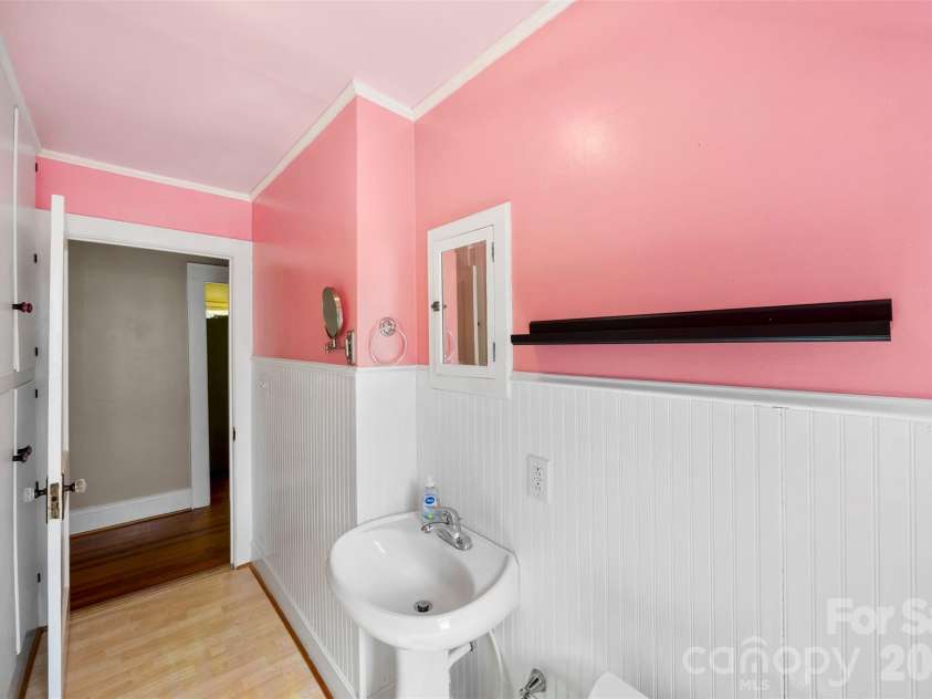 44 Dulin Drive, Concord, NC 28027.  MLS# CAR4376596, YatesRealty ID 27821. 