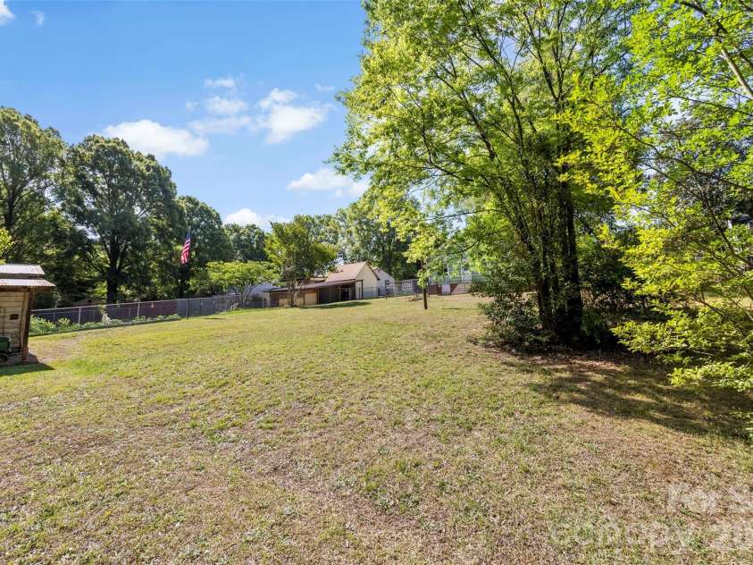 44 Dulin Drive, Concord, NC 28027.  MLS# CAR4376596, YatesRealty ID 27821. 