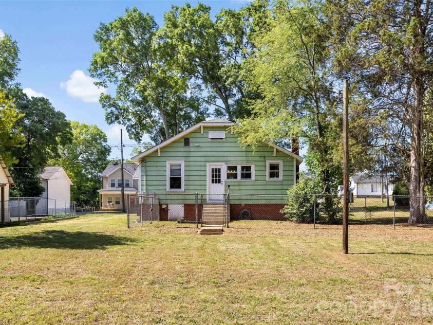 44 Dulin Drive, Concord, NC 28027.  MLS# CAR4376596, YatesRealty ID 27821. 
