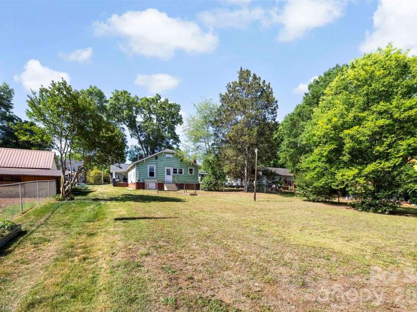 44 Dulin Drive, Concord, NC 28027.  MLS# CAR4376596, YatesRealty ID 27821. 