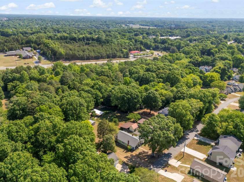 44 Dulin Drive, Concord, NC 28027.  MLS# CAR4376596, YatesRealty ID 27821. 
