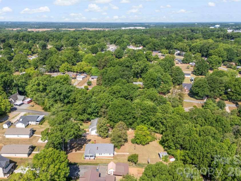 44 Dulin Drive, Concord, NC 28027.  MLS# CAR4376596, YatesRealty ID 27821. 
