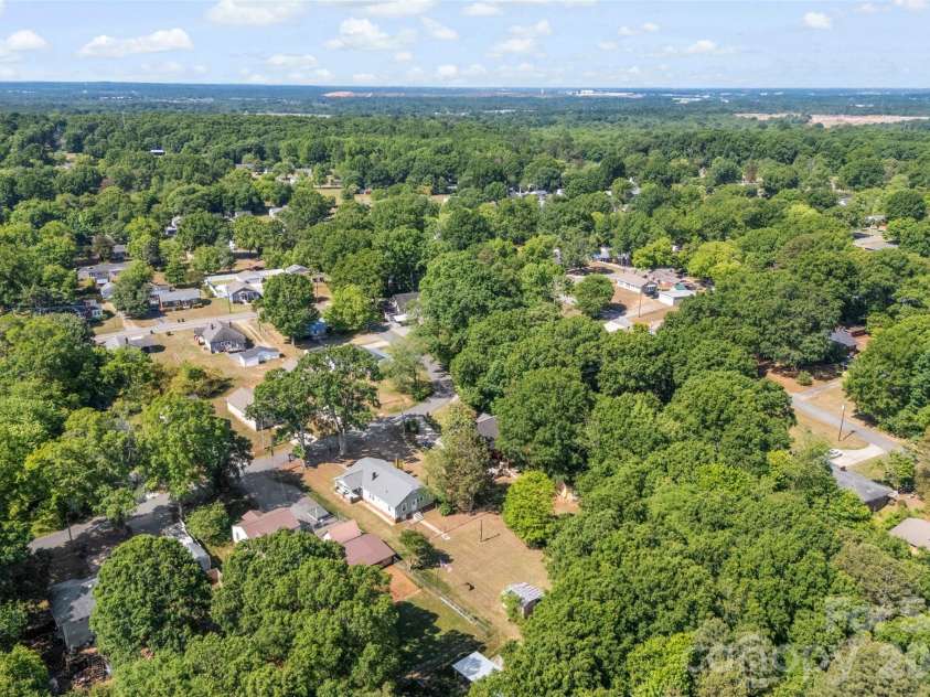44 Dulin Drive, Concord, NC 28027.  MLS# CAR4376596, YatesRealty ID 27821. 