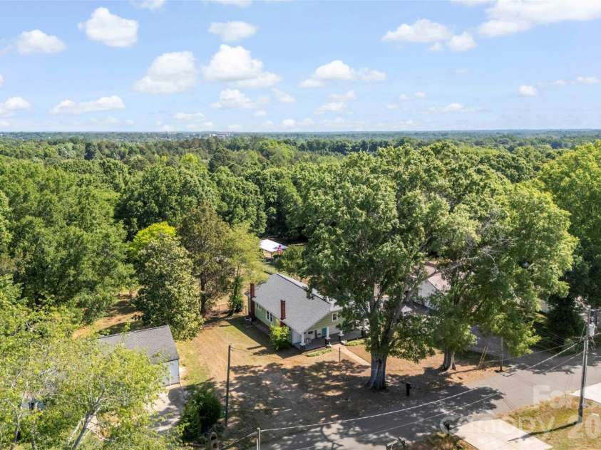 44 Dulin Drive, Concord, NC 28027.  MLS# CAR4376596, YatesRealty ID 27821. 