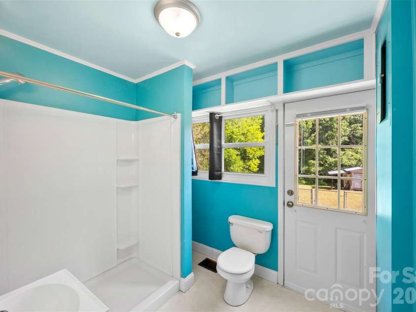44 Dulin Drive, Concord, NC 28027.  MLS# CAR4376596, YatesRealty ID 27821. Second Bathroom