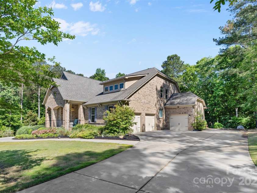 15210 Pavilion Valley Circle, Huntersville, NC 28078.  MLS# CAR4245439, YatesRealty ID 27822. 