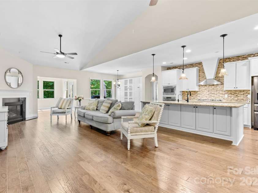 15210 Pavilion Valley Circle, Huntersville, NC 28078.  MLS# CAR4245439, YatesRealty ID 27822. 