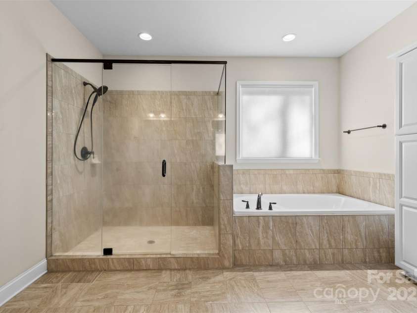 15210 Pavilion Valley Circle, Huntersville, NC 28078.  MLS# CAR4245439, YatesRealty ID 27822. 