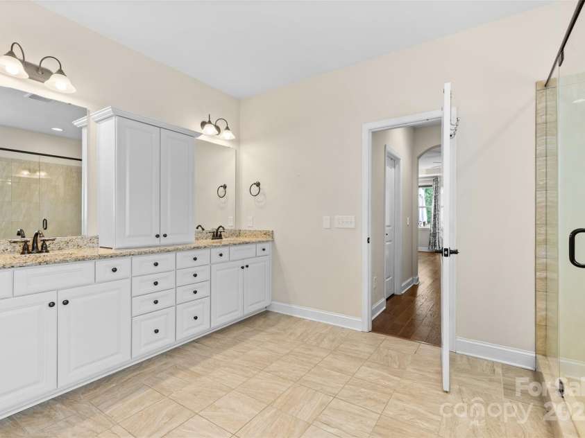 15210 Pavilion Valley Circle, Huntersville, NC 28078.  MLS# CAR4245439, YatesRealty ID 27822. 