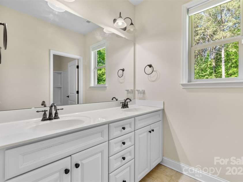 15210 Pavilion Valley Circle, Huntersville, NC 28078.  MLS# CAR4245439, YatesRealty ID 27822. 