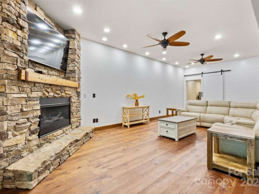15210 Pavilion Valley Circle, Huntersville, NC 28078.  MLS# CAR4245439, YatesRealty ID 27822. 