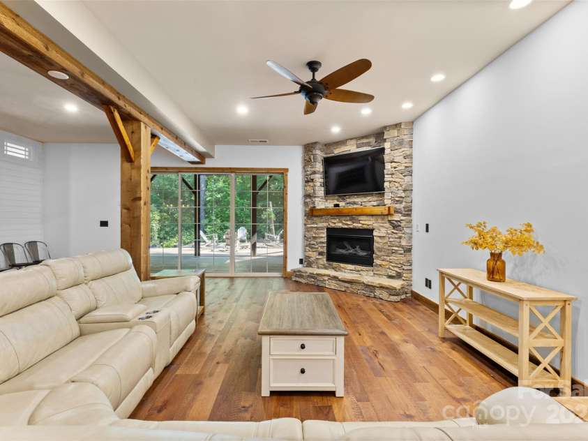 15210 Pavilion Valley Circle, Huntersville, NC 28078.  MLS# CAR4245439, YatesRealty ID 27822. 