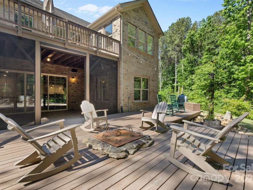 15210 Pavilion Valley Circle, Huntersville, NC 28078.  MLS# CAR4245439, YatesRealty ID 27822. 