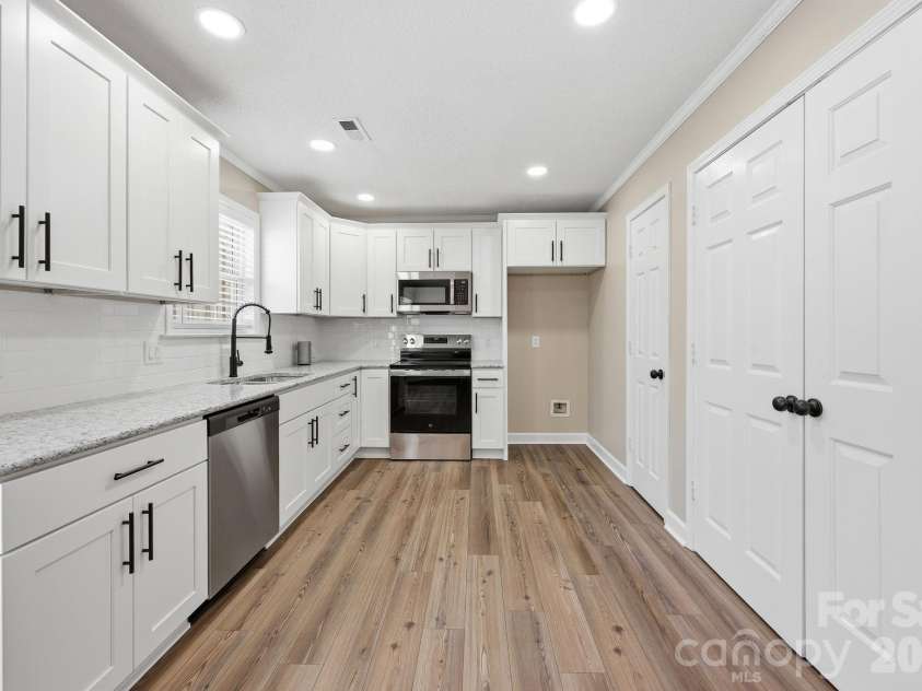 806 Maupin Avenue, Salisbury, NC 28144.  MLS# CAR4385180, YatesRealty ID 27822. 
