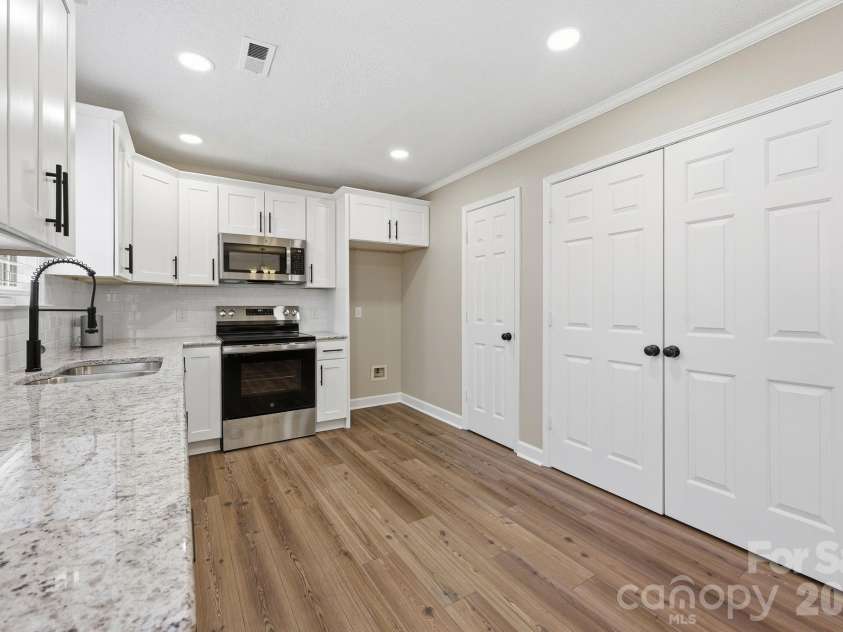 806 Maupin Avenue, Salisbury, NC 28144.  MLS# CAR4385180, YatesRealty ID 27822. 