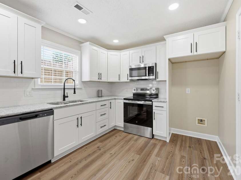 806 Maupin Avenue, Salisbury, NC 28144.  MLS# CAR4385180, YatesRealty ID 27822. 
