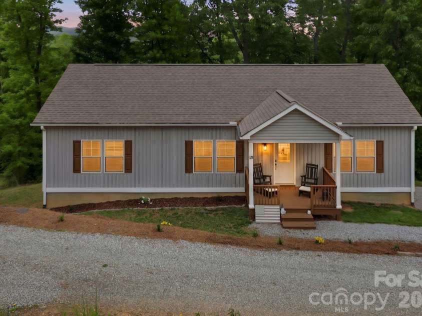 127 Cairens Ridge Drive, Mills River, NC 28759.  MLS# CAR4380614, YatesRealty ID 27823. 