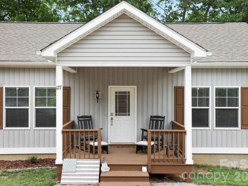 127 Cairens Ridge Drive, Mills River, NC 28759.  MLS# CAR4380614, YatesRealty ID 27823. 