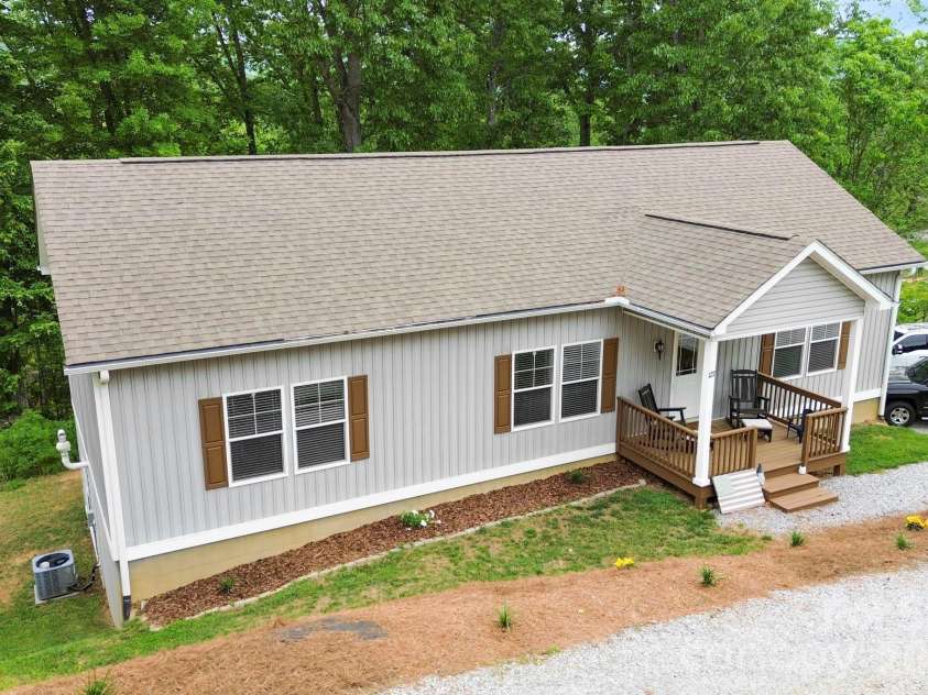 127 Cairens Ridge Drive, Mills River, NC 28759.  MLS# CAR4380614, YatesRealty ID 27823. 