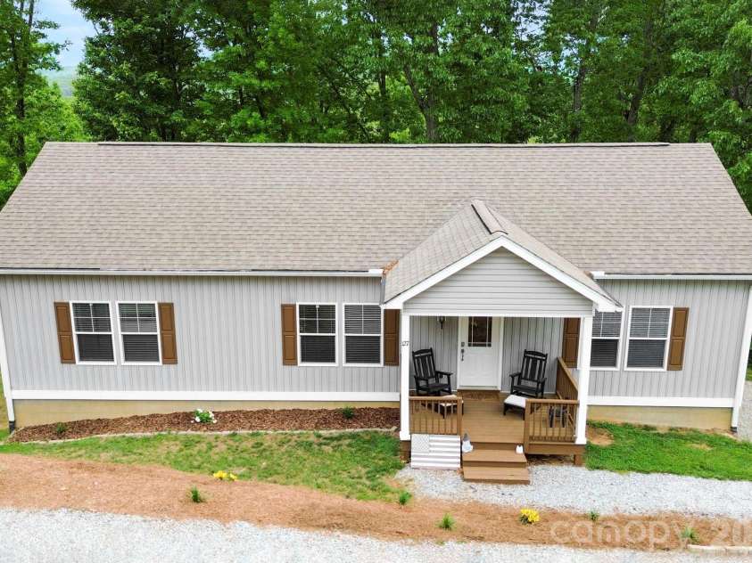 127 Cairens Ridge Drive, Mills River, NC 28759.  MLS# CAR4380614, YatesRealty ID 27823. 