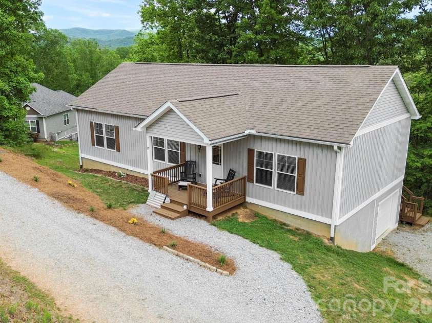 127 Cairens Ridge Drive, Mills River, NC 28759.  MLS# CAR4380614, YatesRealty ID 27823. 
