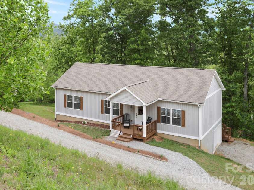 127 Cairens Ridge Drive, Mills River, NC 28759.  MLS# CAR4380614, YatesRealty ID 27823. 