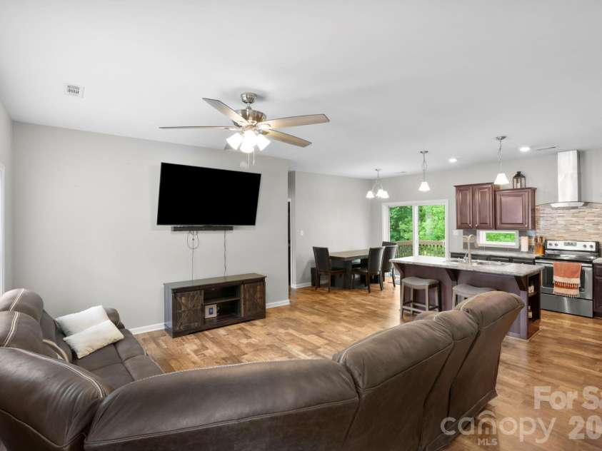 127 Cairens Ridge Drive, Mills River, NC 28759.  MLS# CAR4380614, YatesRealty ID 27823. 