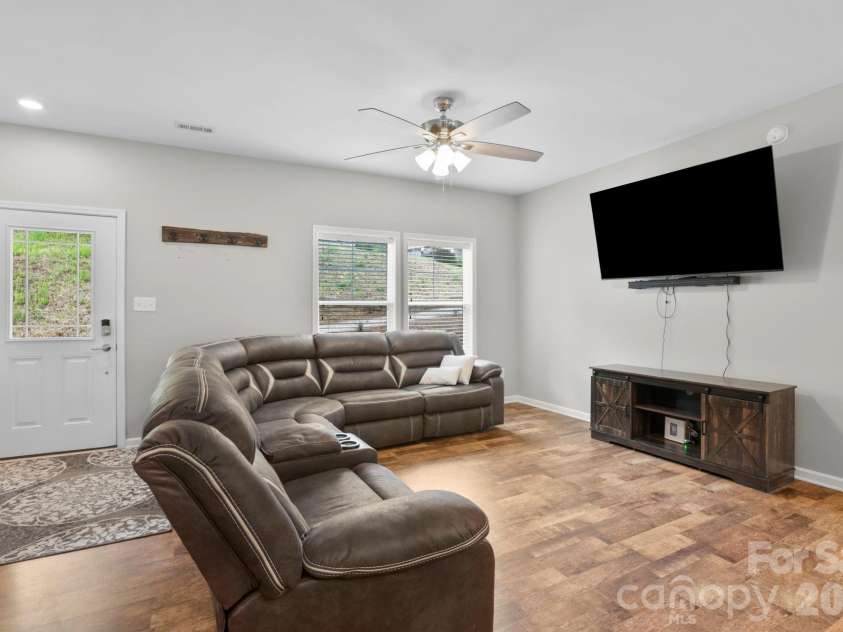 127 Cairens Ridge Drive, Mills River, NC 28759.  MLS# CAR4380614, YatesRealty ID 27823. 