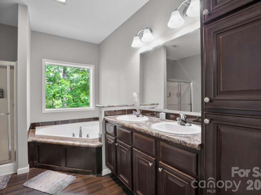 127 Cairens Ridge Drive, Mills River, NC 28759.  MLS# CAR4380614, YatesRealty ID 27823. 