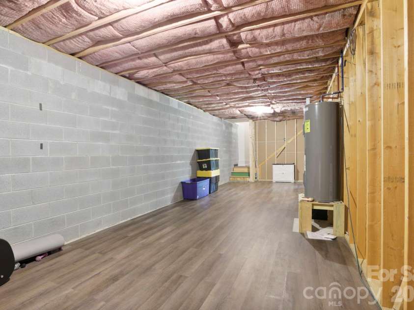 127 Cairens Ridge Drive, Mills River, NC 28759.  MLS# CAR4380614, YatesRealty ID 27823. 