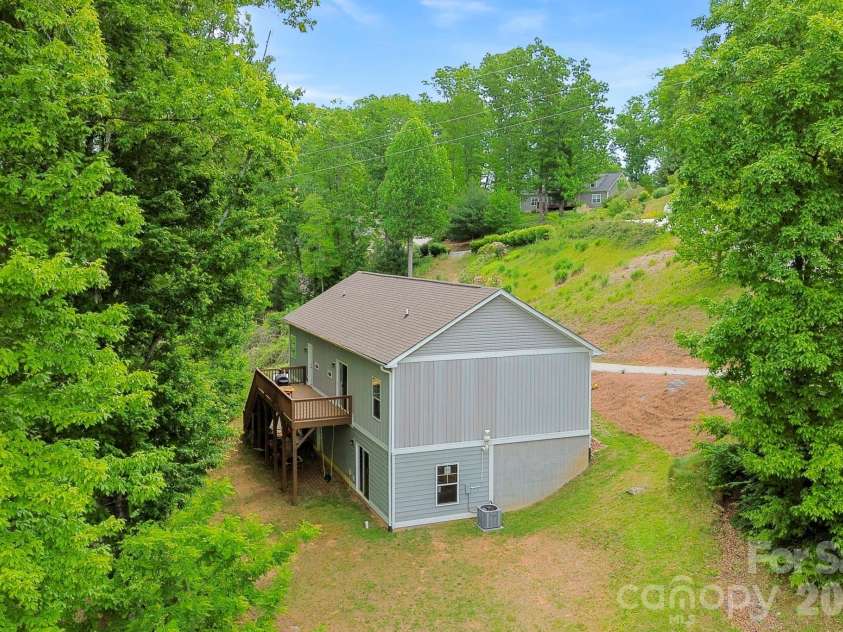 127 Cairens Ridge Drive, Mills River, NC 28759.  MLS# CAR4380614, YatesRealty ID 27823. 