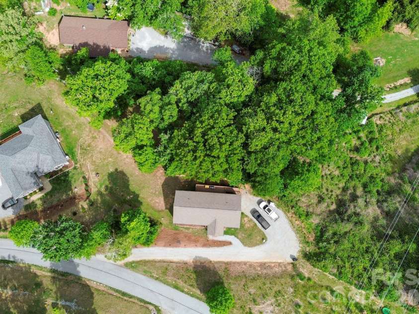 127 Cairens Ridge Drive, Mills River, NC 28759.  MLS# CAR4380614, YatesRealty ID 27823. 