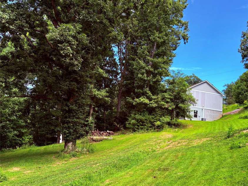 127 Cairens Ridge Drive, Mills River, NC 28759.  MLS# CAR4380614, YatesRealty ID 27823. 