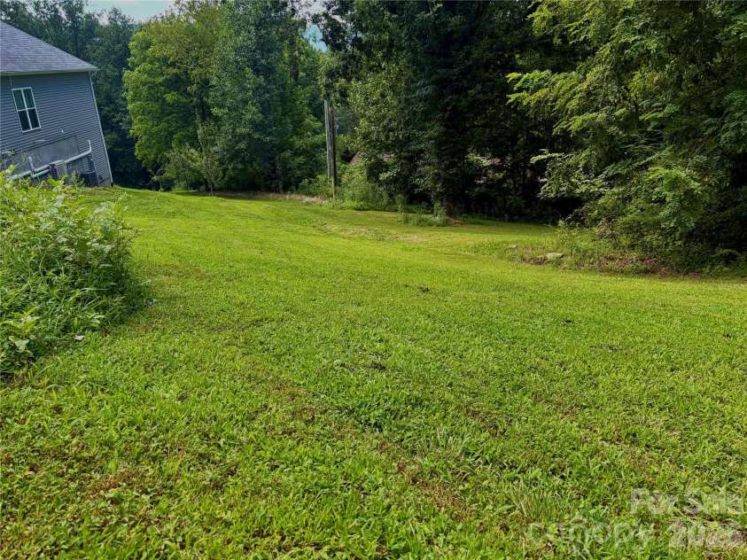127 Cairens Ridge Drive, Mills River, NC 28759.  MLS# CAR4380614, YatesRealty ID 27823. 