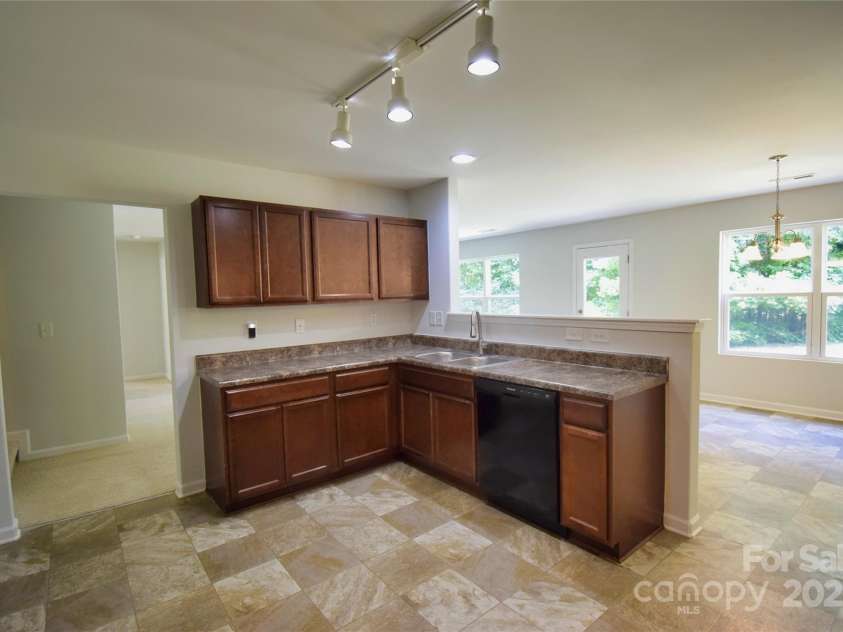 9721 Castle Terrace Court, Charlotte, NC 28215.  MLS# CAR4285111, YatesRealty ID 27823. 
