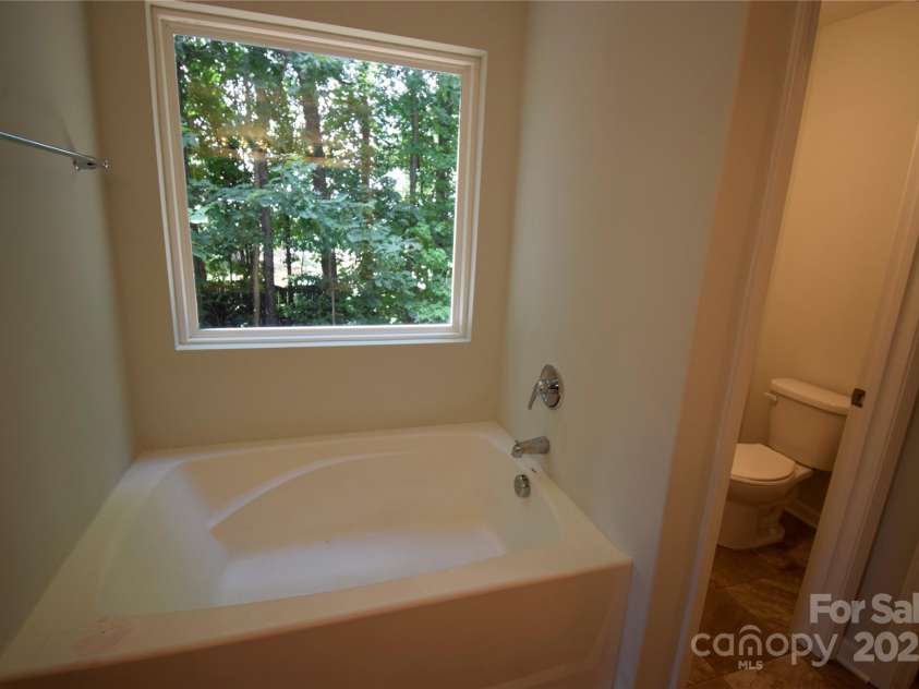9721 Castle Terrace Court, Charlotte, NC 28215.  MLS# CAR4285111, YatesRealty ID 27823. 