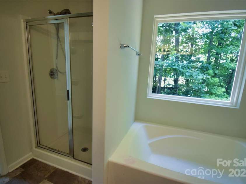 9721 Castle Terrace Court, Charlotte, NC 28215.  MLS# CAR4285111, YatesRealty ID 27823. 