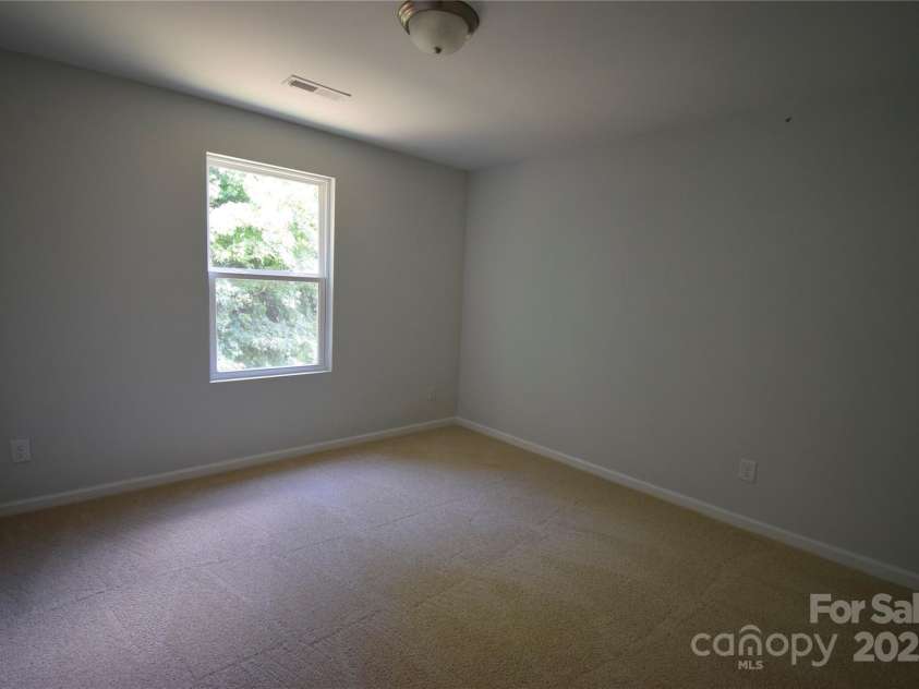 9721 Castle Terrace Court, Charlotte, NC 28215.  MLS# CAR4285111, YatesRealty ID 27823. 