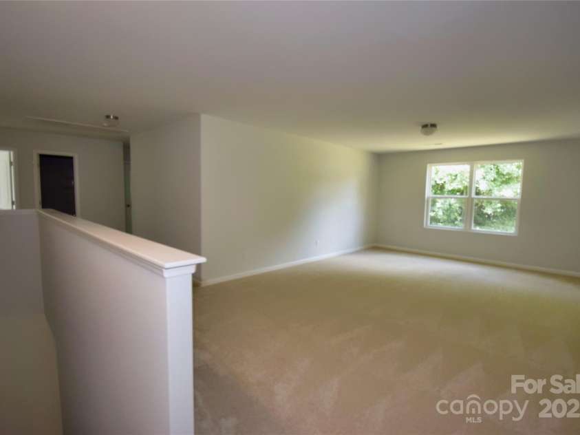 9721 Castle Terrace Court, Charlotte, NC 28215.  MLS# CAR4285111, YatesRealty ID 27823. Bonus