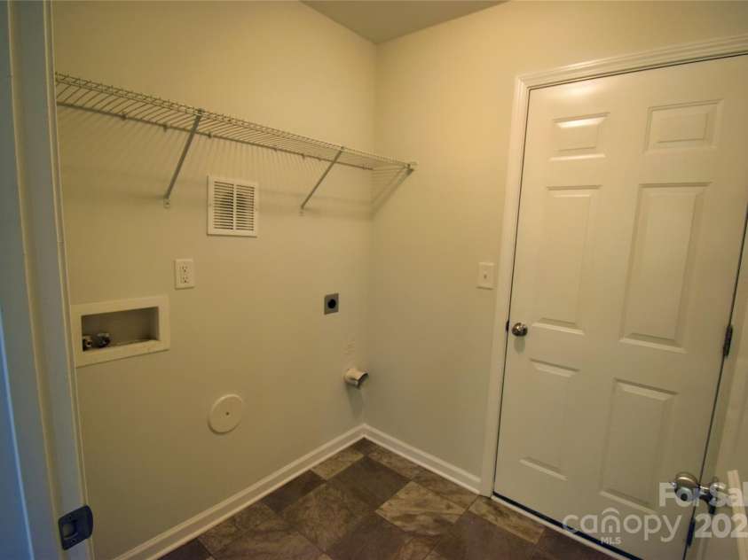 9721 Castle Terrace Court, Charlotte, NC 28215.  MLS# CAR4285111, YatesRealty ID 27823. Laundry/mud