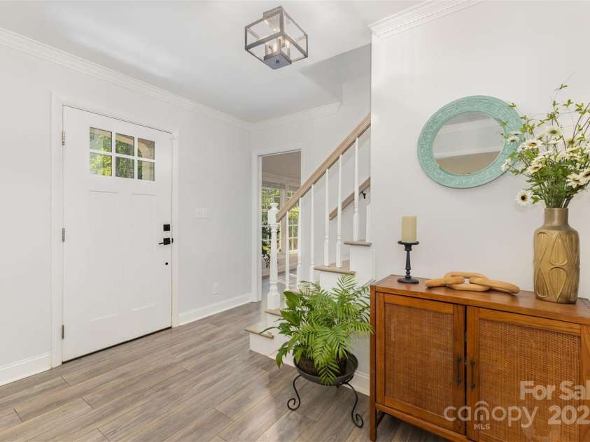 526 Trail Ridge Road, Matthews, NC 28105.  MLS# CAR4279013, YatesRealty ID 27824. Foyer