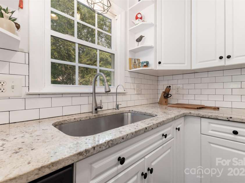 526 Trail Ridge Road, Matthews, NC 28105.  MLS# CAR4279013, YatesRealty ID 27824. Kitchen sink w/window