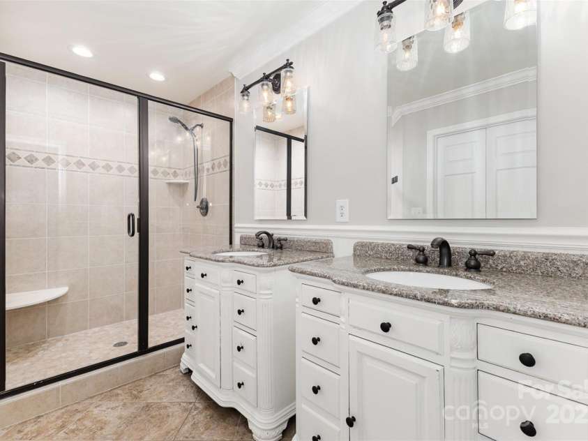 526 Trail Ridge Road, Matthews, NC 28105.  MLS# CAR4279013, YatesRealty ID 27824. Primary bath