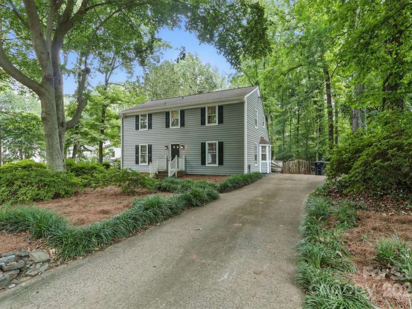 1517 Barden Road, Charlotte, NC 28226.  MLS# CAR4266638, YatesRealty ID 27825. 