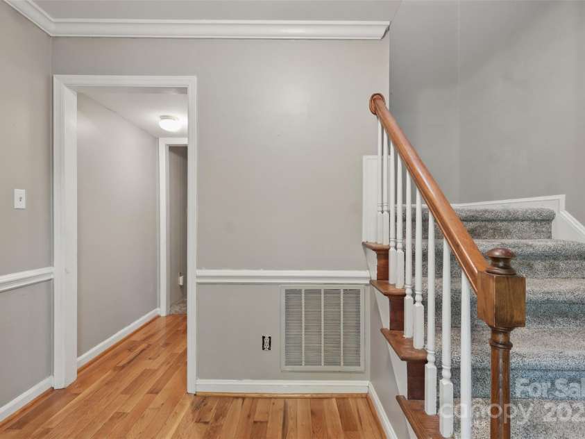 1517 Barden Road, Charlotte, NC 28226.  MLS# CAR4266638, YatesRealty ID 27825. 