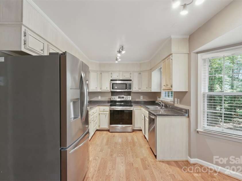 1517 Barden Road, Charlotte, NC 28226.  MLS# CAR4266638, YatesRealty ID 27825. 